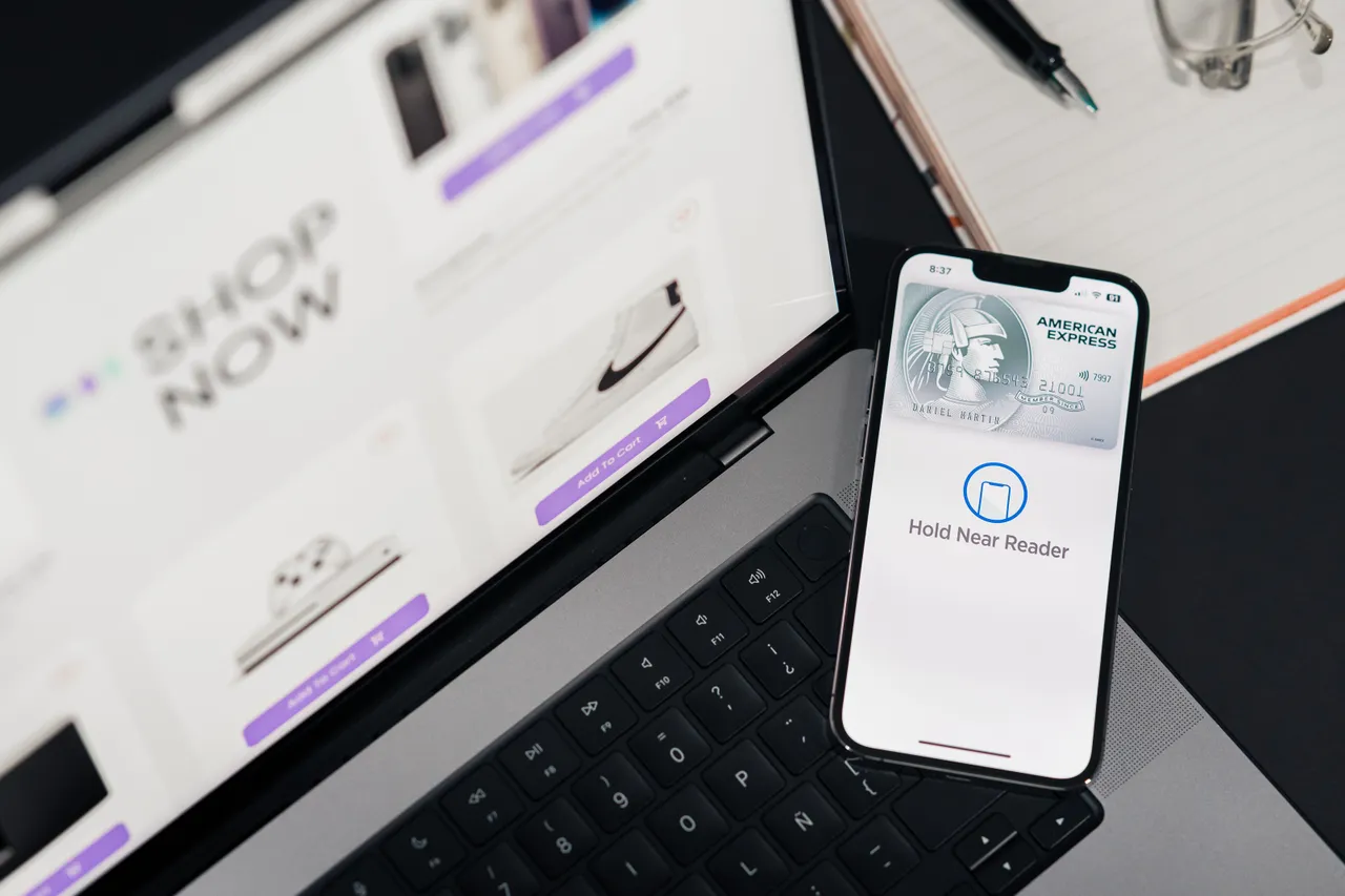 Modern e-commerce payment interface display